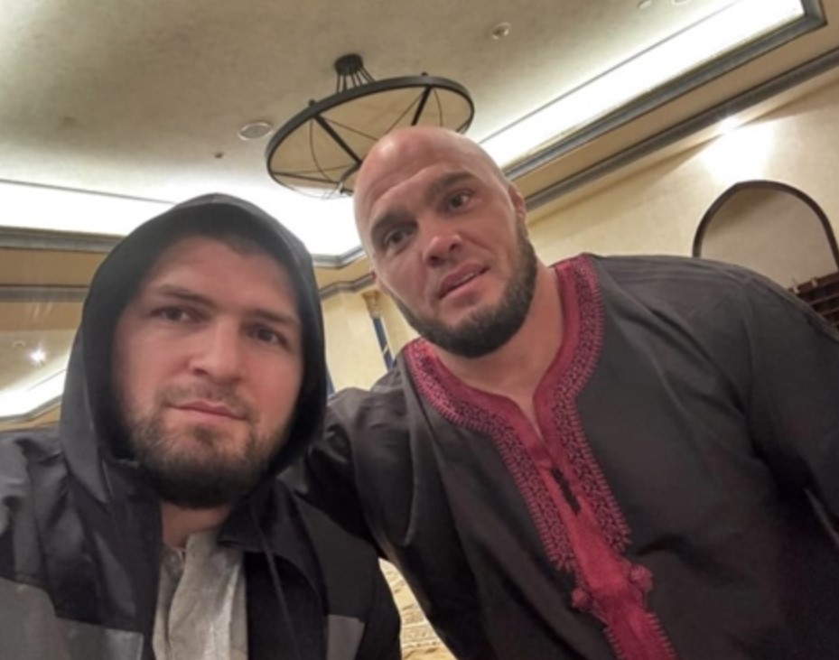 “Vëllai im”, Khabibi publikon fotografi me Ilir Latifin