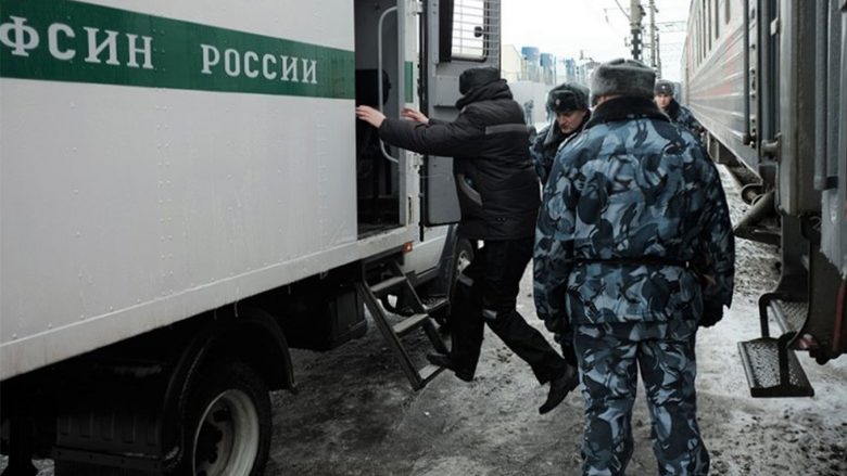 Lufta në Ukrainë po i kushton Putinit, i mungojnë ushtarët – ligjëvënësit miratojnë projektligjin që i lejon të dënuarit t’i bashkohen ushtrisë