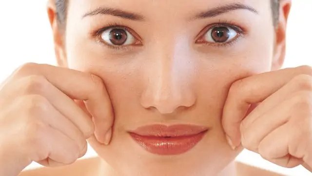 Si ta dobësoni fytyrën me 7 mënyra të thjeshta