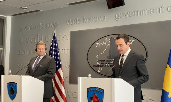 Escobar thotë se partnerët ndërkombëtarë po kanë probleme në komunikim me Kurtin