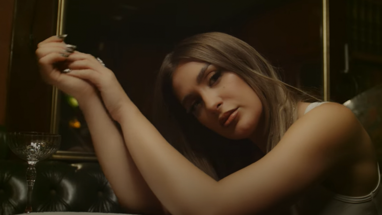 Gjersa është brenda shtëpisë së BBVA, Vesës i publikohet kënga e re