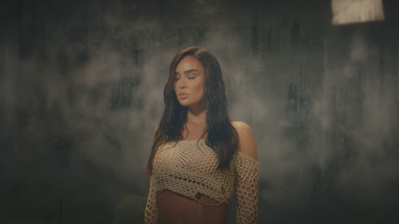 Xhensila Myrtezaj publikon këngën e re “Lotët”, mes thashethemeve për divorcin me Bes Kallakun