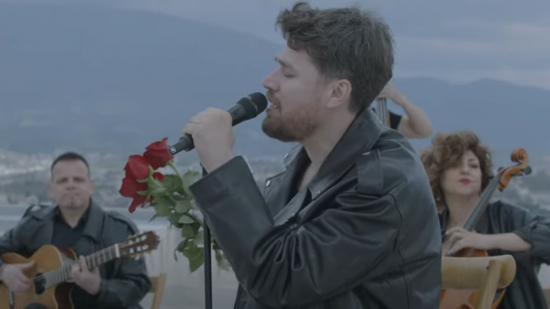 Alban Skenderaj publikon këngën e re “Pranvera”