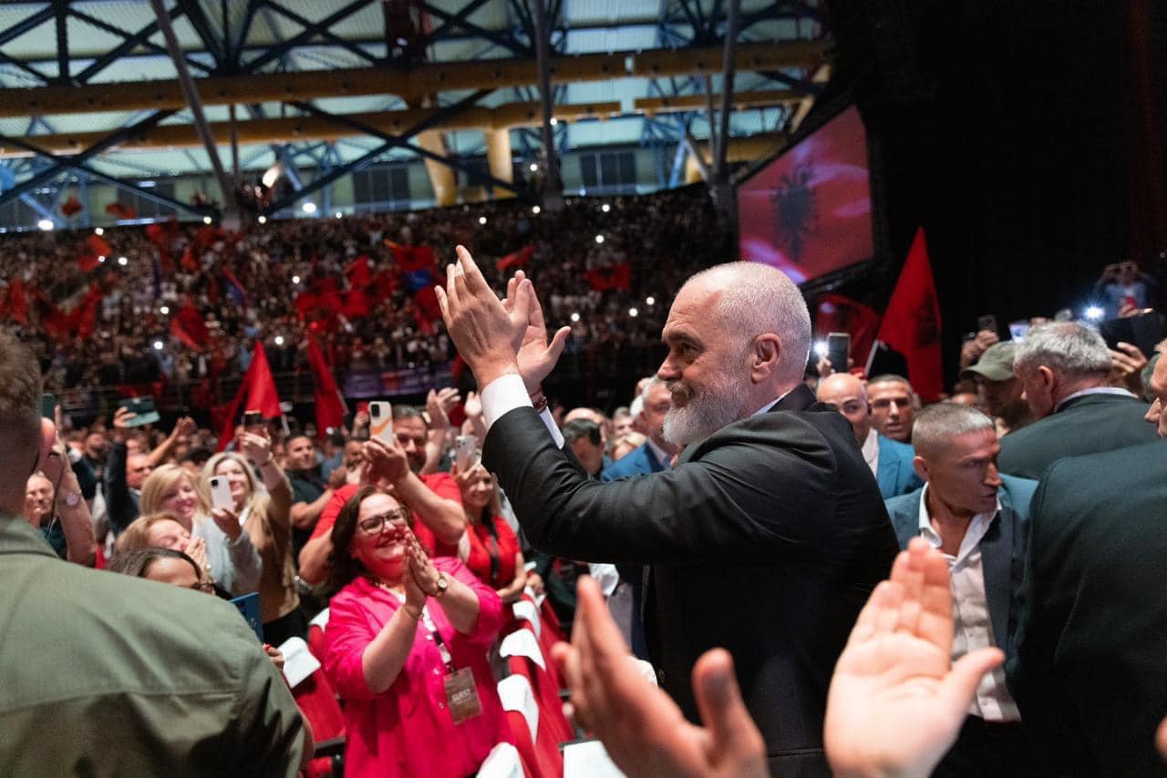 Rama në Athinë/ U drejtohet emigrantëve në Greqi, premton dialog dhe marrëveshje