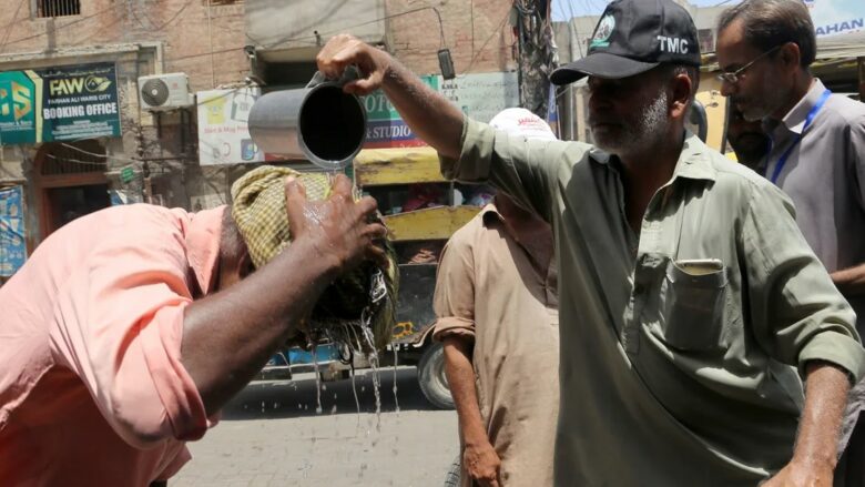 Temperaturat në Pakistan kalojnë 52 gradë Celsius