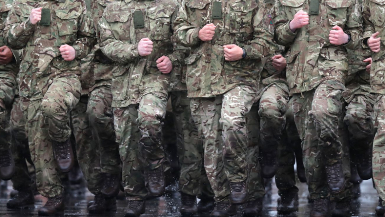 Kryeministri britanik njofton një formë të re të Shërbimit Kombëtar të detyrueshëm për të rinjtë