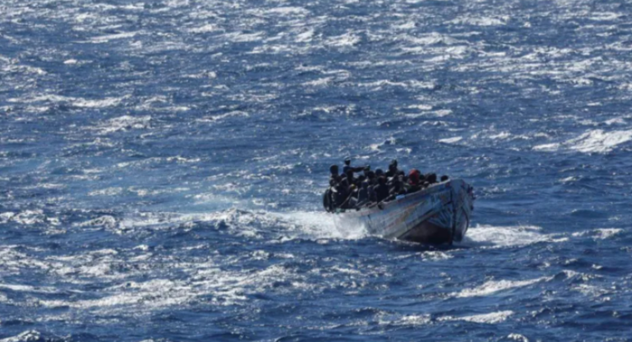 Trupat e pajetë të 89 emigrantëve nxirren nga Atlantiku