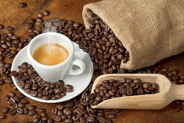 Pse nuk duhet të konsumoni kafe gjatë temperaturave të larta?