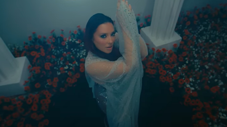 Ronela Hajati lanson këngën më të re “Ta Ta Ta”