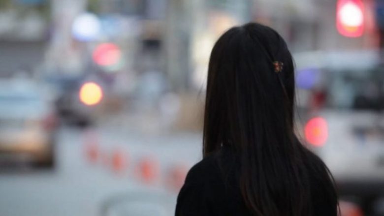 Zhduket një vajzë me aftësi të kufizuara në Pejë