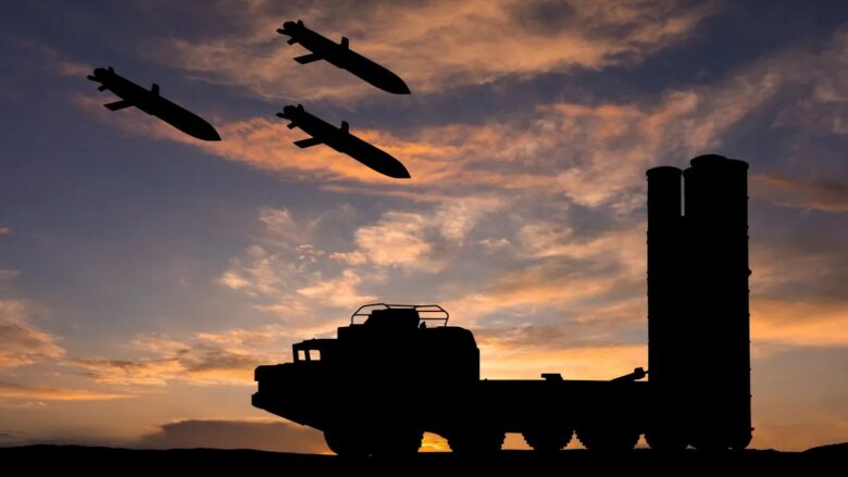 Ukrainasit publikojnë pamjet, pretendojnë se kanë shkatërruar sistemin e mbrojtjes kundërajrore ruse S-300 (VIDEO)