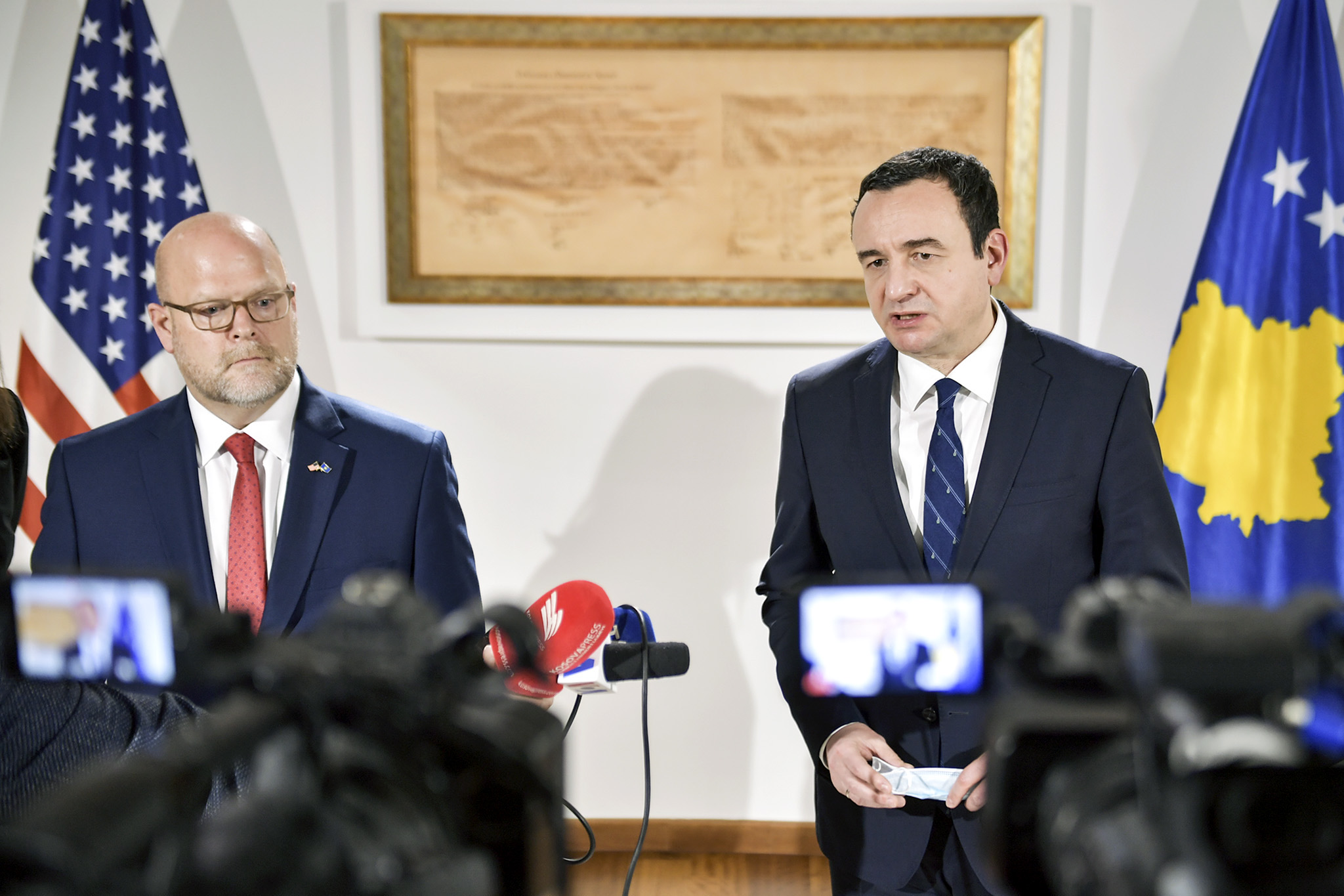 Hovenier: Po sfidohemi me Kurtin, shpresojmë t’i kthehet angazhimit të ngushtë dhe konstruktiv me SHBA-në