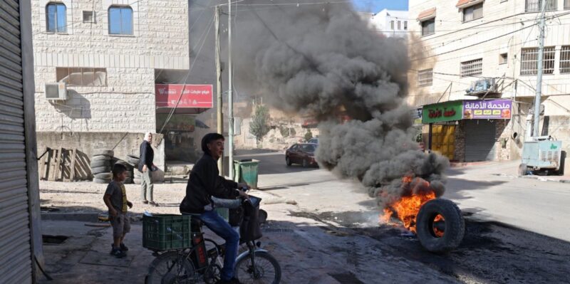 Izraeli vijon sulmet në kampet e të zhvendosurve, Brown: Rreziku i një lufte në Lindjen e Mesme është zbutur