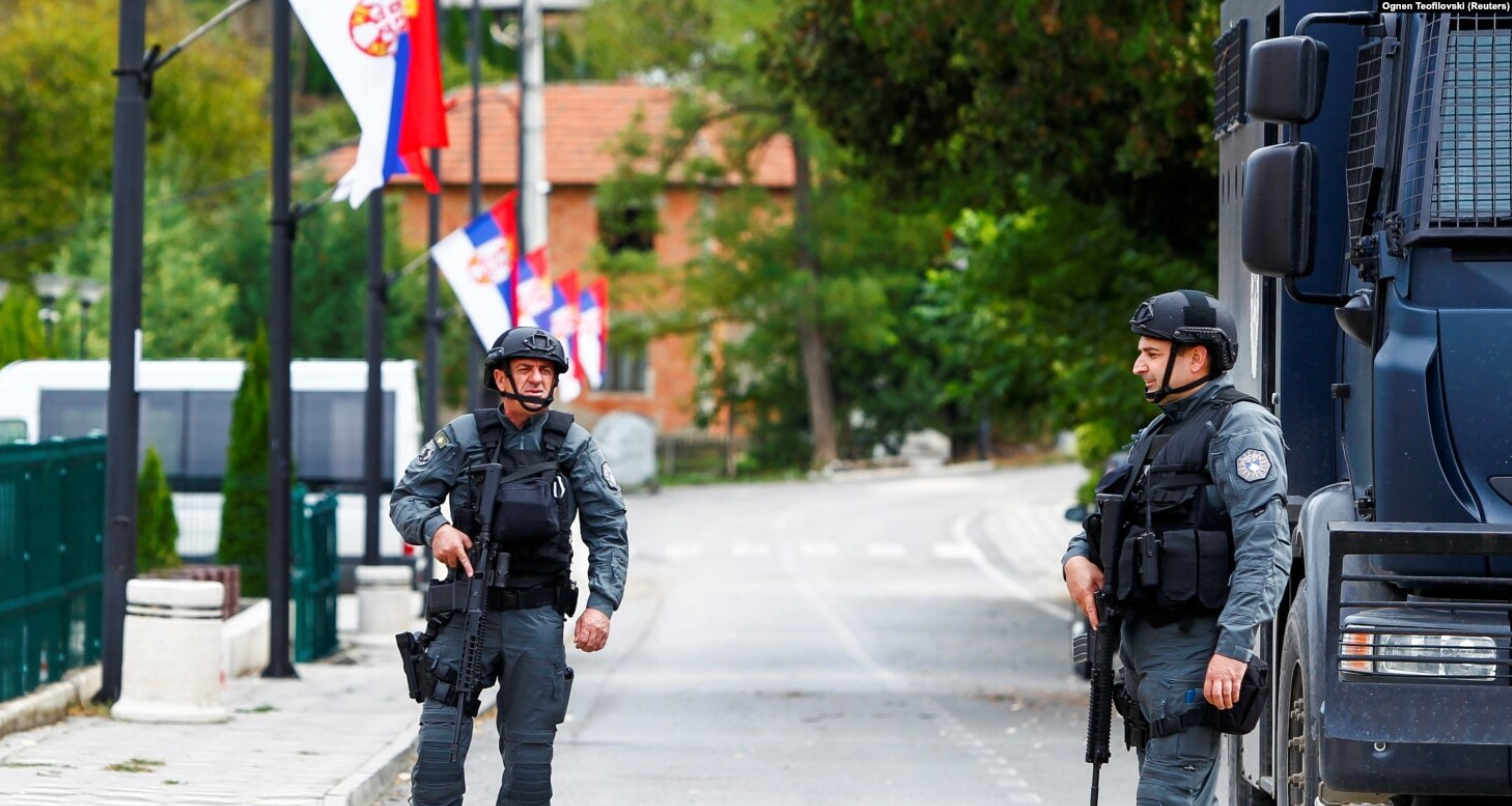 Hidhet mjet shpërthyes në oborrin e një shtëpie në Zubin Potok