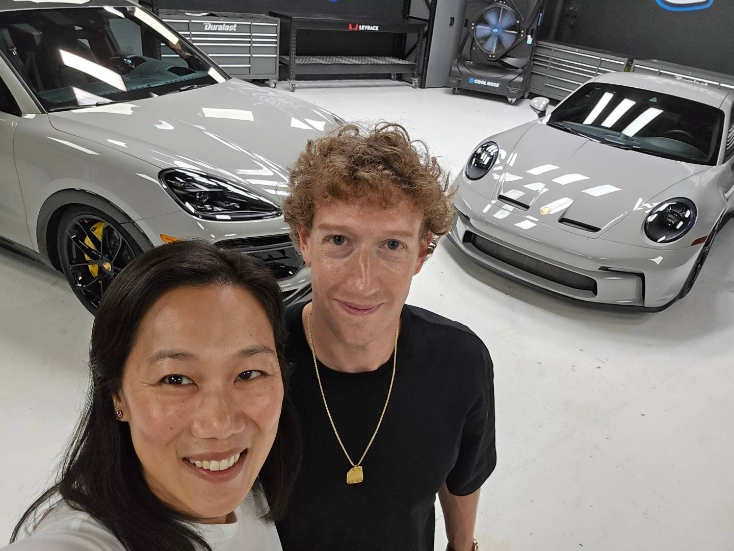 Zuckerberg projekton një Porsche për gruan e tij (FOTO/VIDEO)