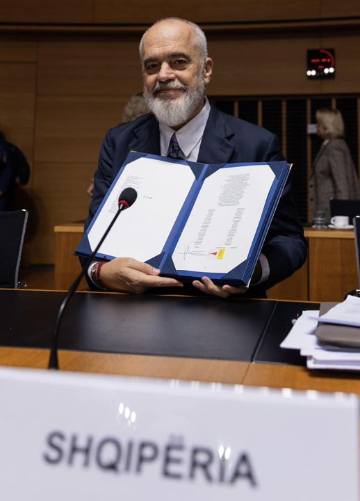 “Ditë e paharrueshme” Rama: Shqipëria u ul plot dinjitet në tryezën e bisedimeve për anëtarësim me Europën e Bashkuar