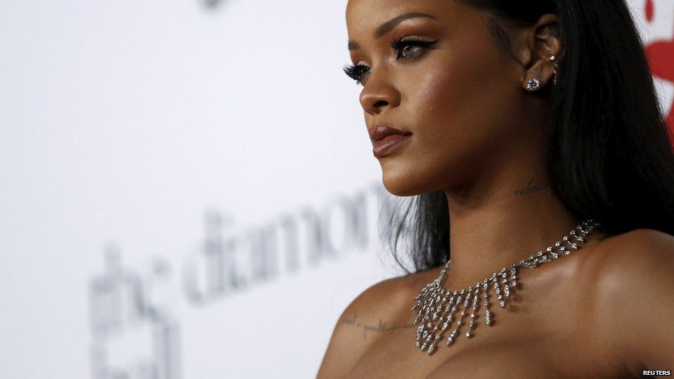 Rihanna ‘çmend” rrjetin me foton e fundit ku shfaqet pothuajse e zhveshur