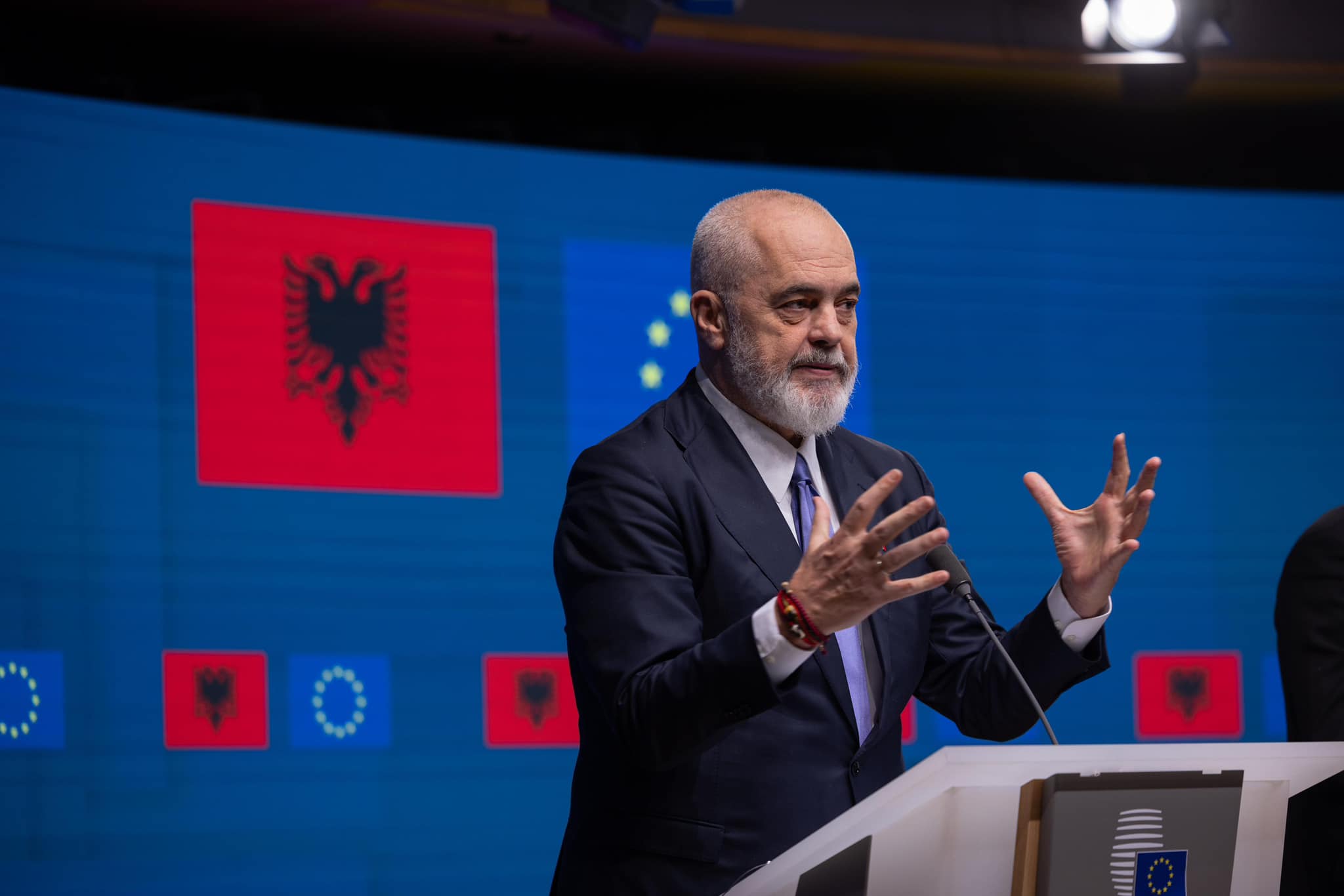 Ditë krenarie në Bruksel, Rama ndan fotoalbumin