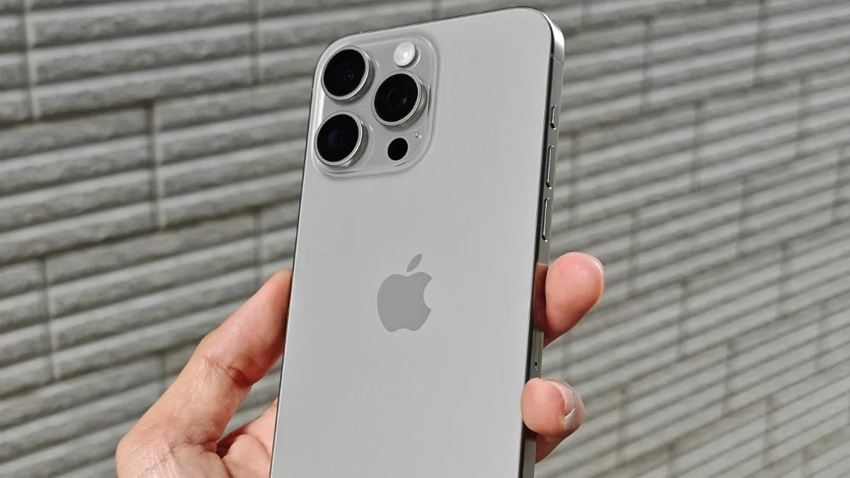 Çfarë mund ta detyrojë Apple të heq dorë nga kornizat e titanit për iPhone 17?