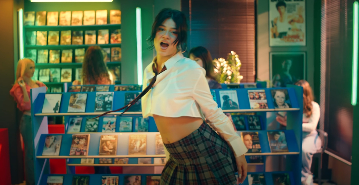 Dhurata Dora publikon këngën e re “Ha ha”