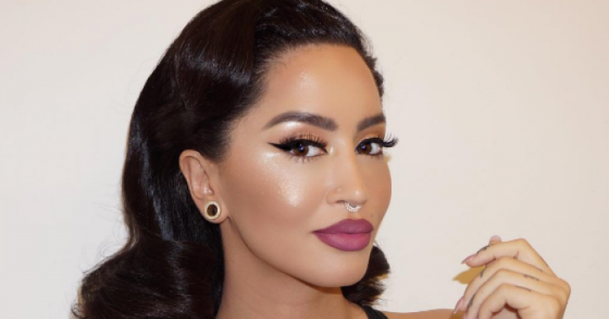 Dafina Zeqiri bën këngë djalit të tij pasi njoftoi se është shtatzënë