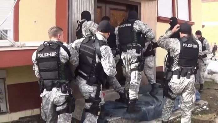 Shkatërrohet një grup i organizuar kriminal për tregti me drogë, arrestohen 14 persona