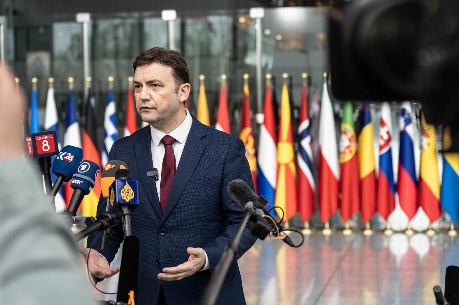 Shqiptarët përjashtohen nga Ministria e Mbrojtjes, Bujar Osmani tregon shifrat…