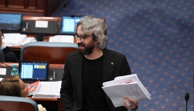 Ndotja e ajrit! Apasiev akuzon VMRO-DPMNE-në dhe VLEN-in, reagon deputeti Stojanoski