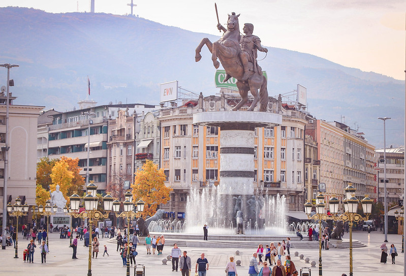 Të rinjtë në Maqedoni deri në moshën 32-vjeçare jetojnë me prindërit, ata në BE deri në moshën 26-vjeçare