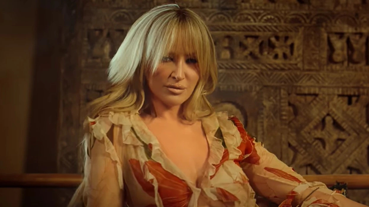 Tuna rikthehet fuqishëm në muzikë me këngën e re “Ça kom ni”