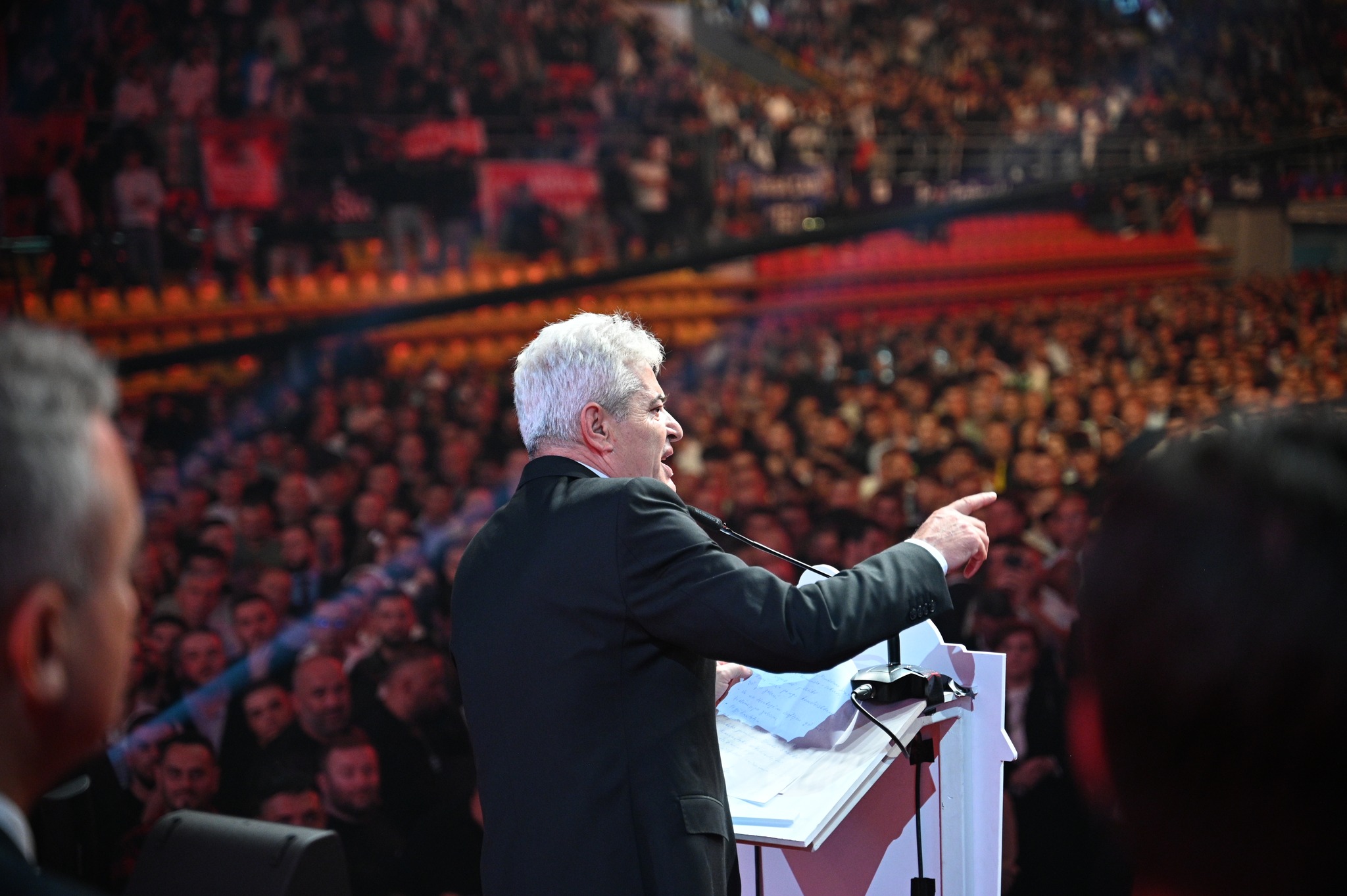 Ahmeti-Mickoskit: Me zagarë nuk dilet në gjah për shqiponja