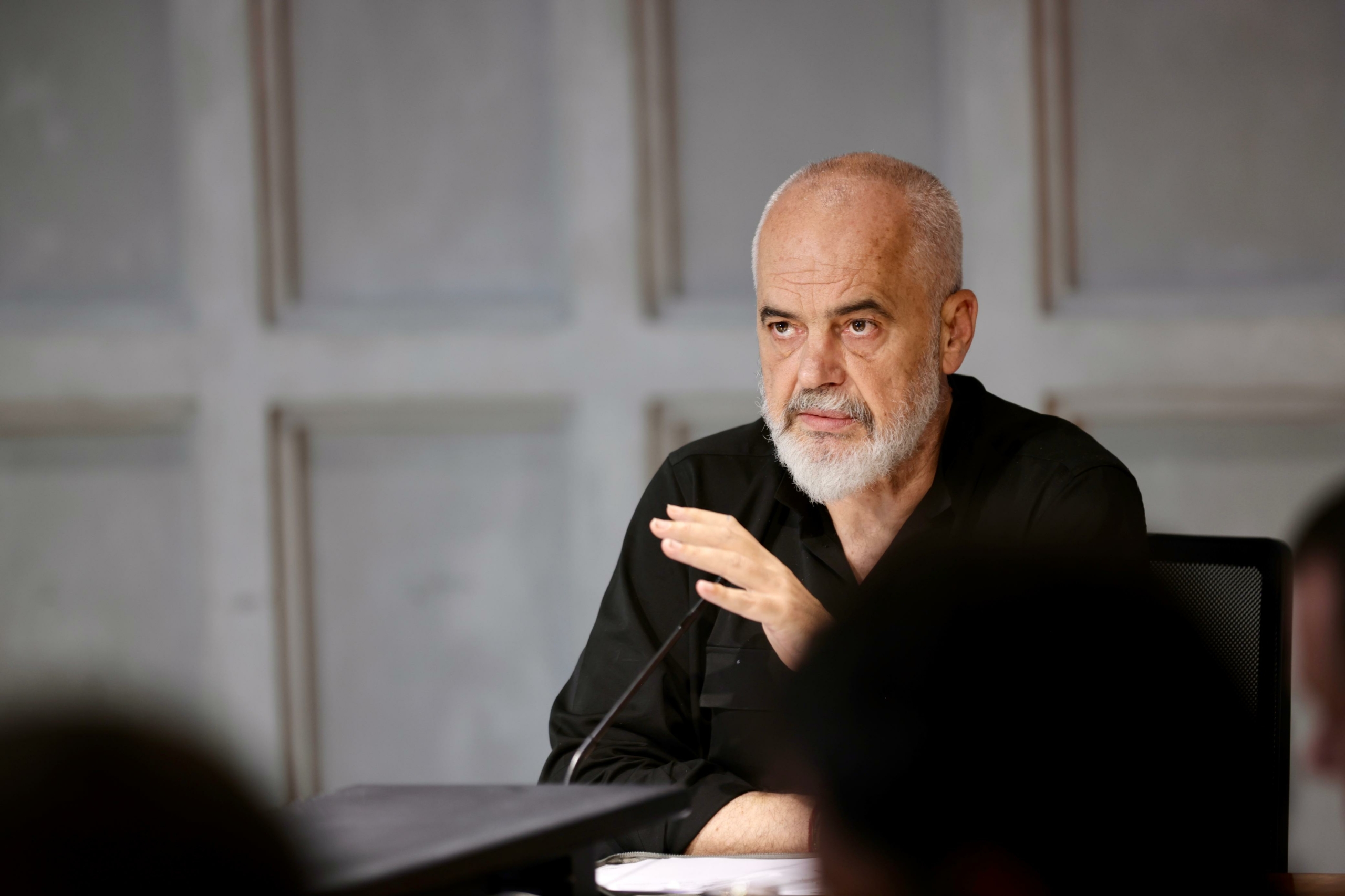 Rama takim me bluzat e bardha: QSUT të jetë mes 500 spitaleve më të mira të botës, të tërheqim mjekë të huaj në Shqipëri