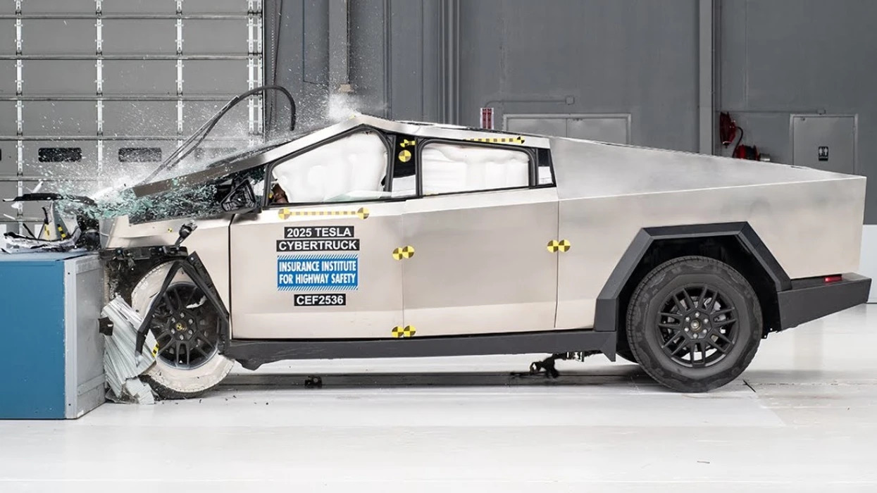 Tesla Cybertruck i nënshtrohet testit të sigurisë - dështon në një pikë
