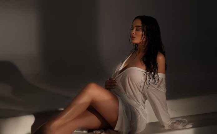 Xhensila Myrtezaj në top formë, ekspozon trupin si ‘peshk’