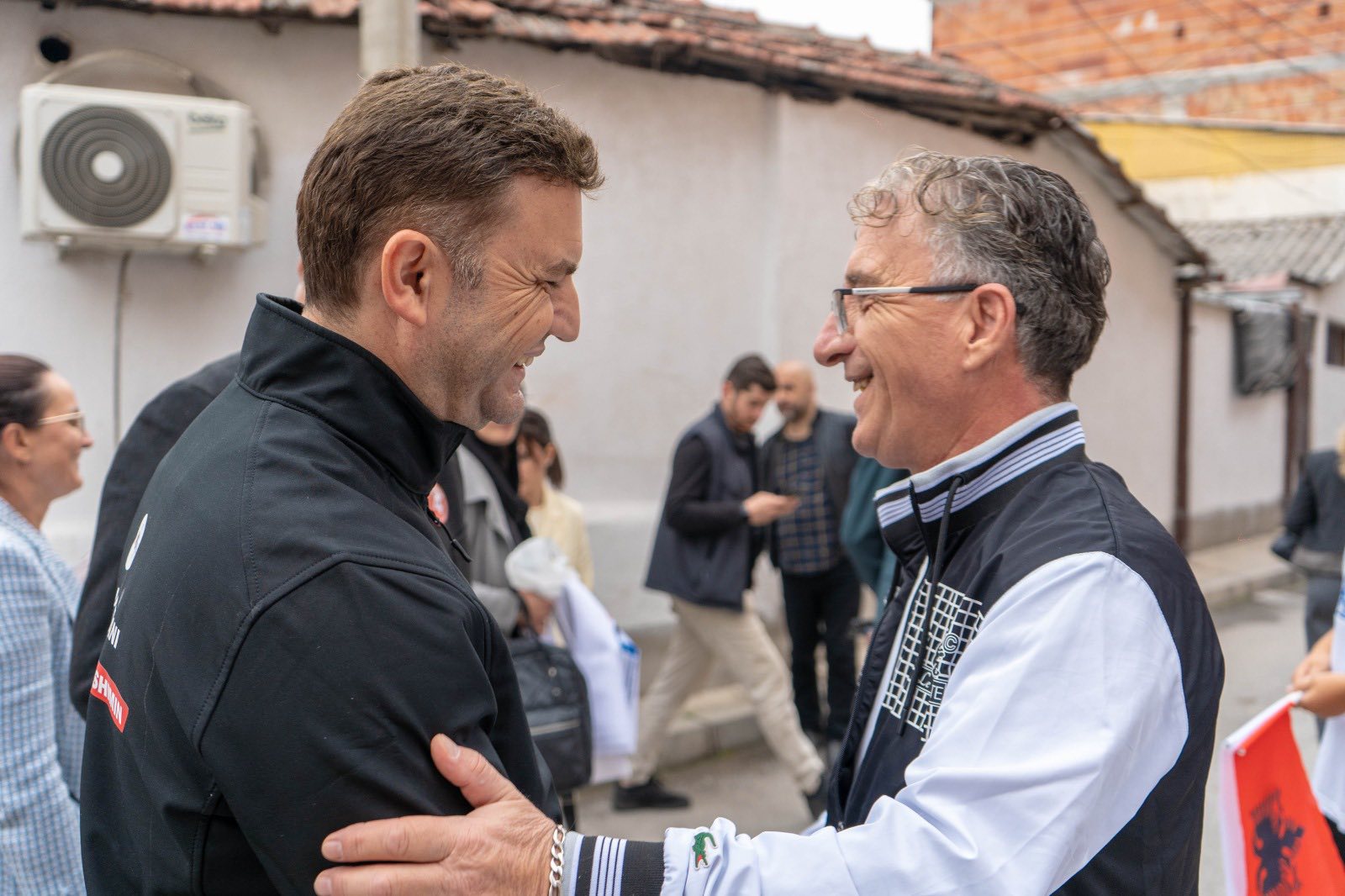 Nga dera në derë, Çairi bashkohet për ndryshim me Bujar Osmanin (VIDEO)