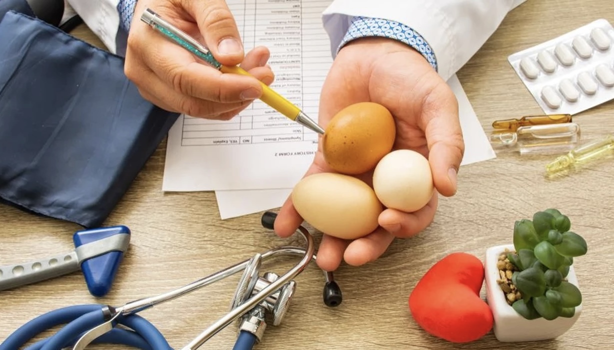 A mund të hanë vezë personat me sëmundje të zemrës – dhe në çfarë sasie? Ja çfarë thonë studimet