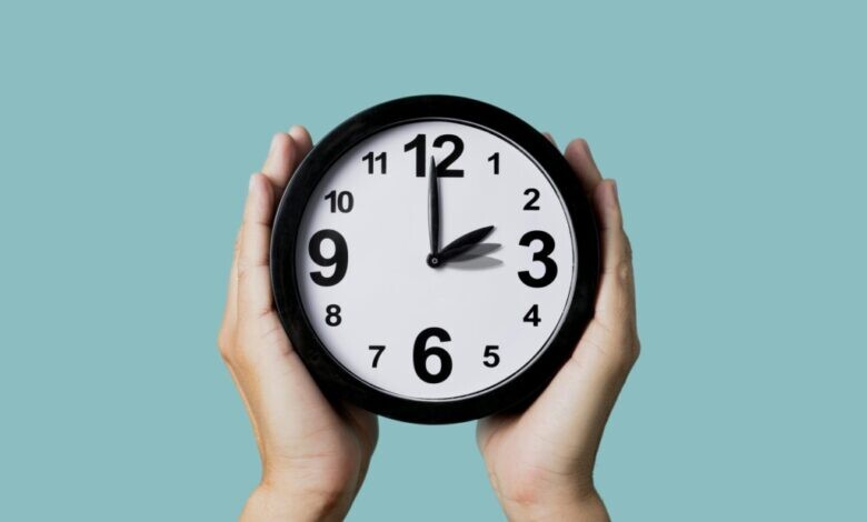 Sot ndryshoi ora, akrepat kthehen 60 minuta pas