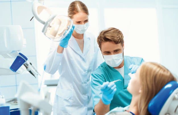 Kanceri i gjuhës shpesh “hesht” deri në fazat e avancuara: Megjithatë, ndaj këtyre shenjave duhet treguar kujdes