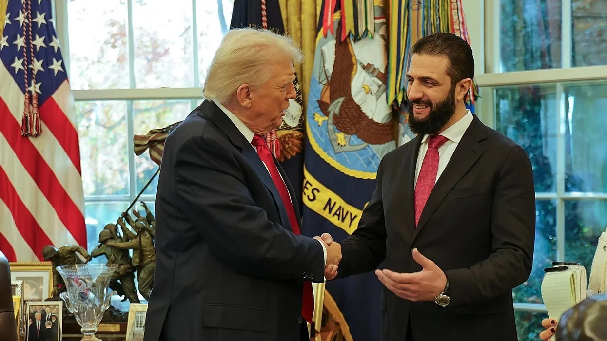 Trump zotohet të mbështesë udhëheqjen siriane pas takimit në Shtëpinë e Bardhë me presidentin al-Sharaa