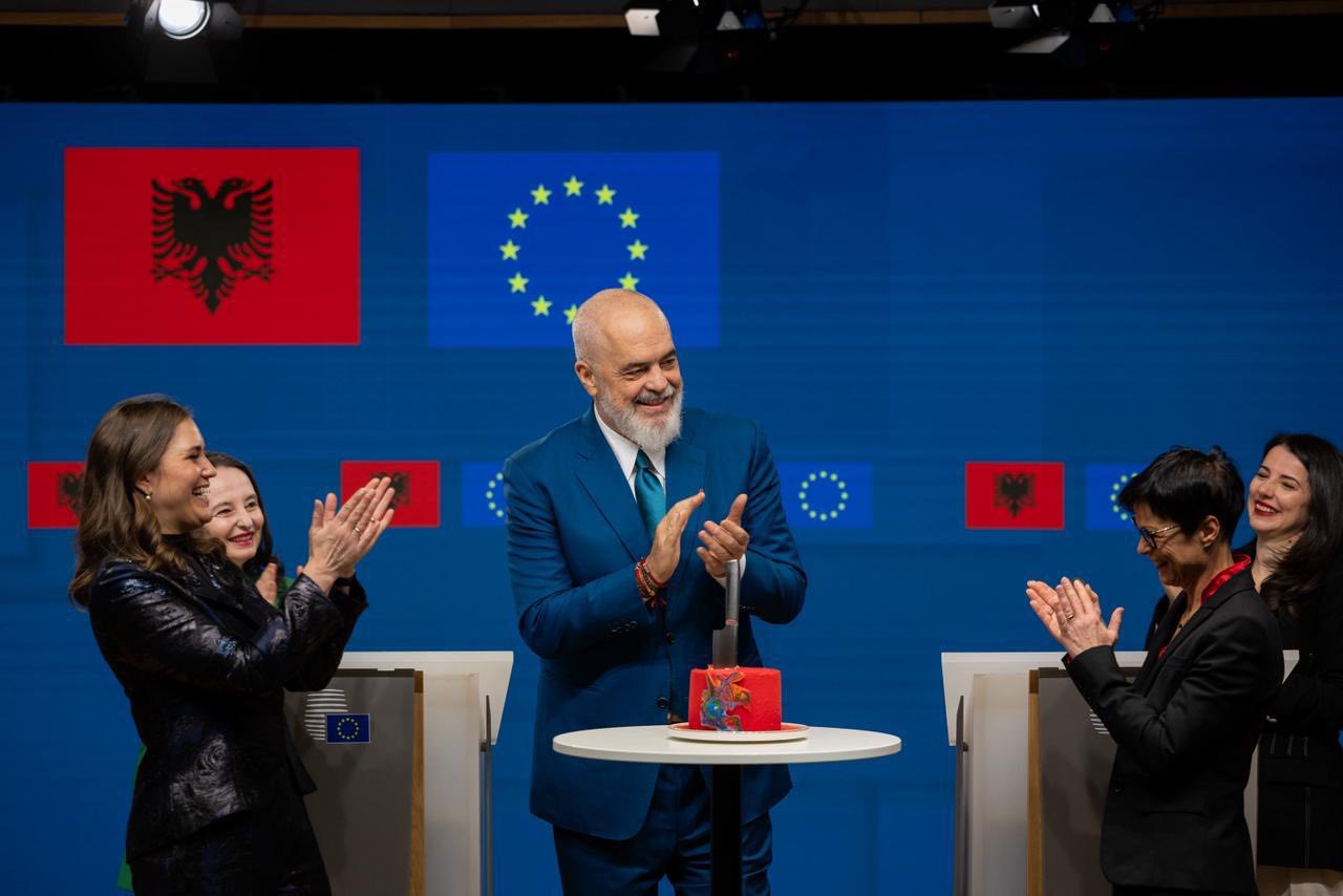 Shqipëria çel edhe kapitujt e fundit, në BE mes urimeve dhe paralajmërimeve: Mbyllja, puna më e vështirë