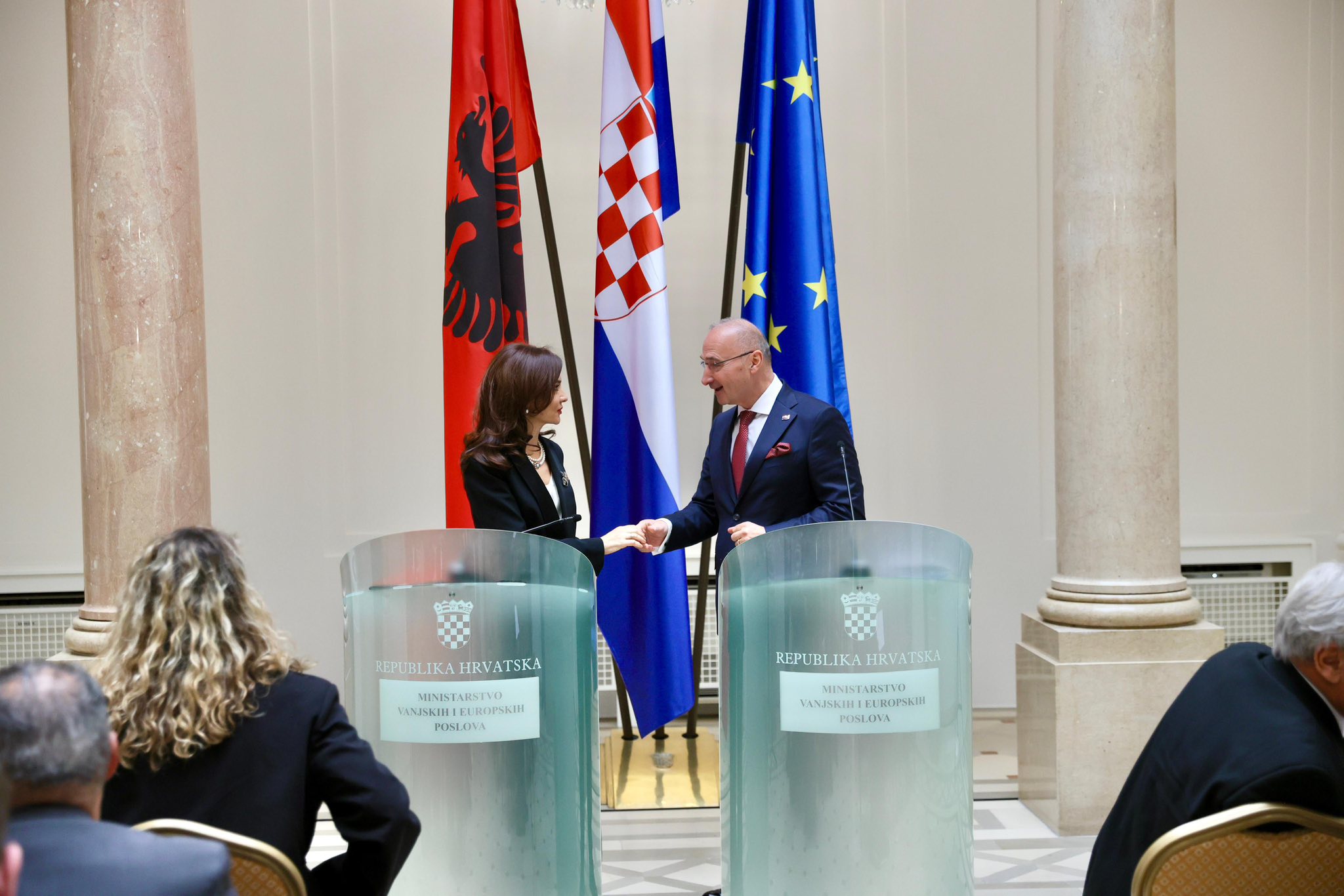 Spiropali dhe homologu kroat flasin për marrëveshjen ushtarake Shqipëri-Kroaci-Kosovë