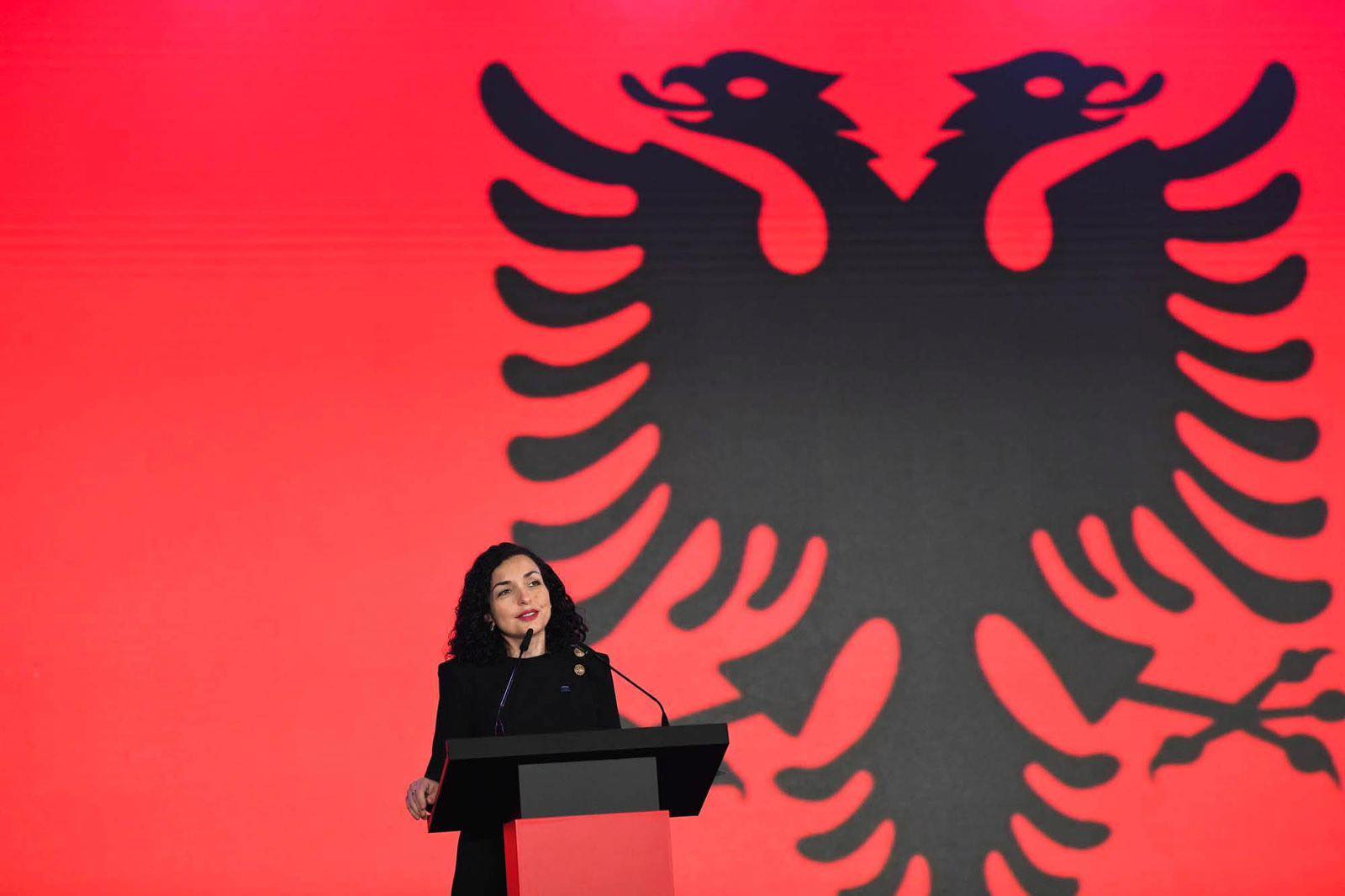 Osmani uron 28 Nëntorin: Historia jonë është shkruar me gjak, guxim dhe besim