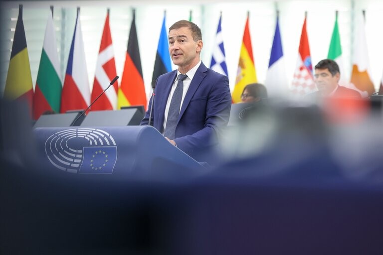 Kovaçev: Të bëhen publike të dhënat e personave që kanë marrë shtetësi bullgare