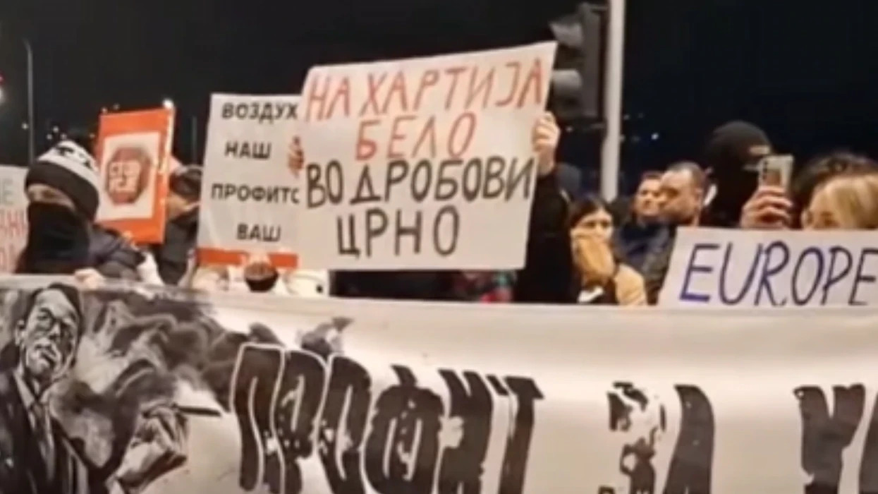 Maqedonia e Veriut Në Shkup u protestua për zhvendosjen e fabrikës "Usje", qytetarët ankohen për ndotje të ajrit