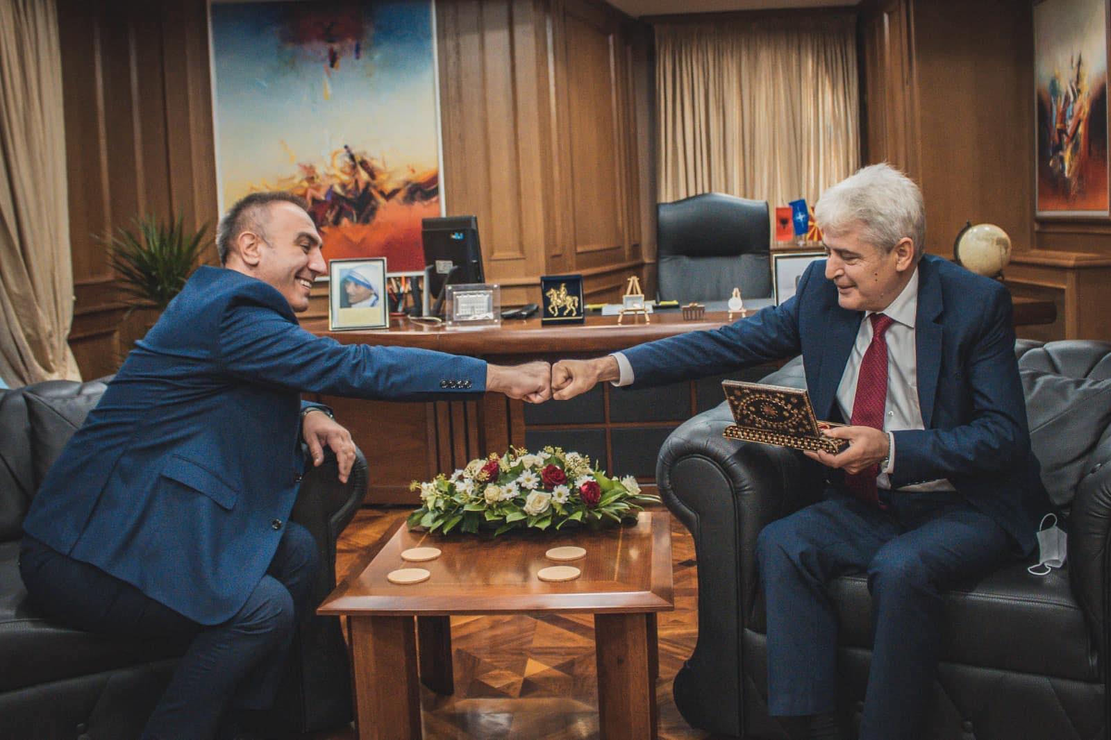 Ahmeti: Grubi nuk u arratis, pasi kaloi kufirin u futë në “Listën e zezë”