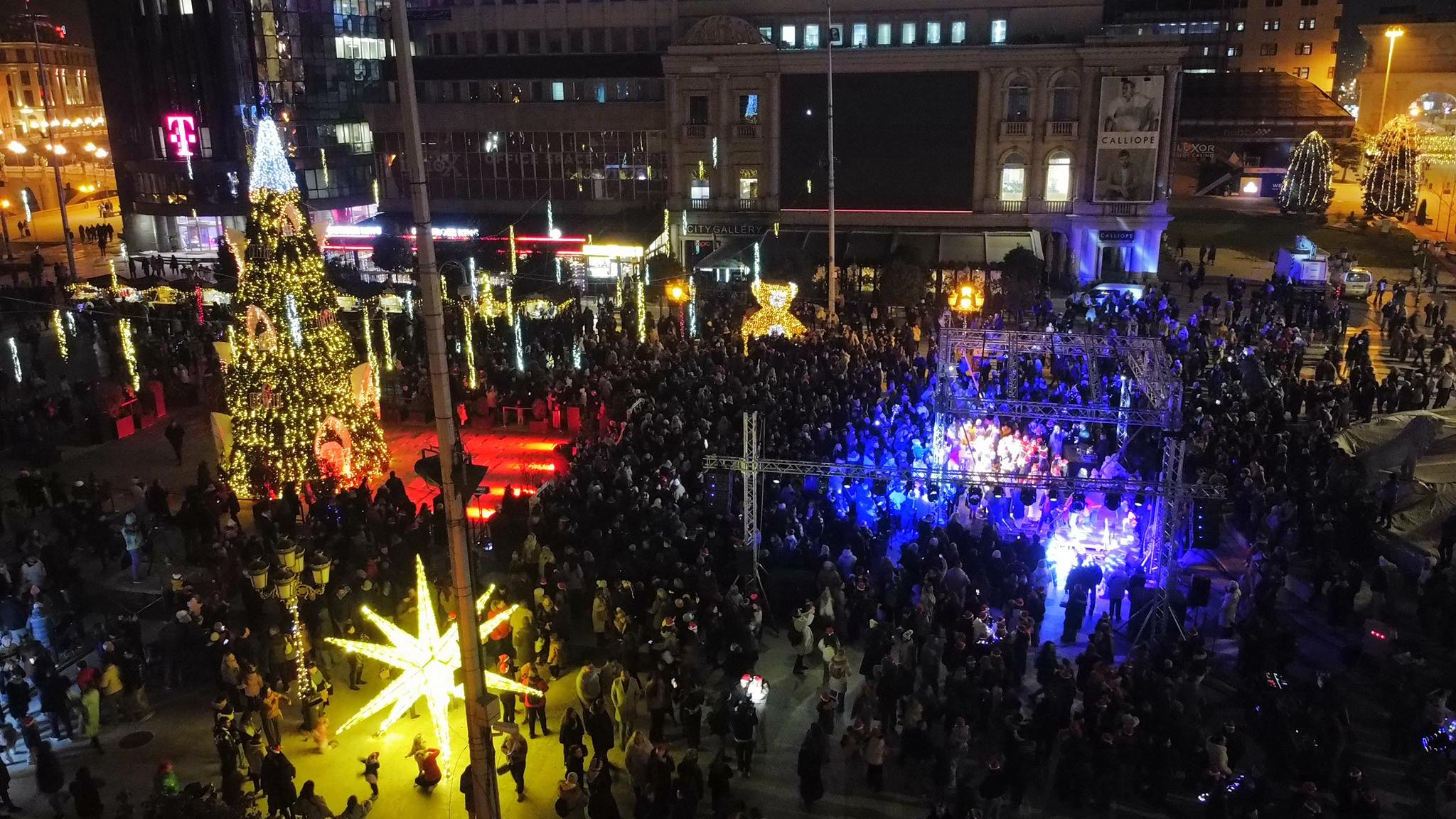 Shkupi nis festën – ndizen dritat e Vitit të Ri (FOTO)