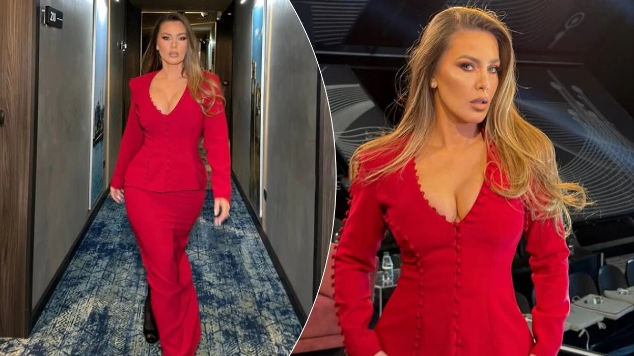 Olta Gixhari me veshje elegante të kuqe në spektaklin e mbrëmshëm të BBVK