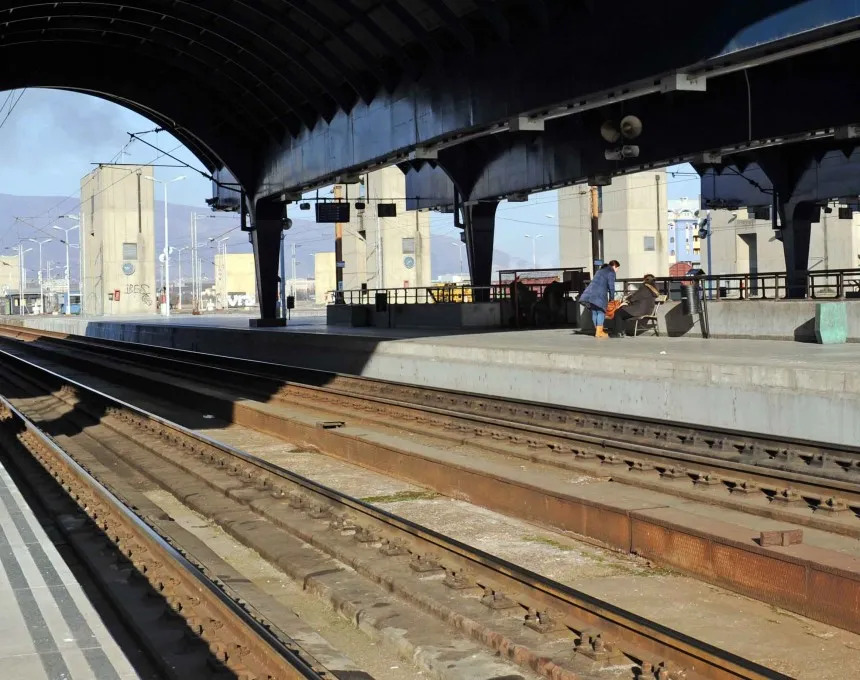 Trafiku hekurudhor i pasagjerëve në RMV është pezulluar, ndërsa ekipet e lokomotivave kërkojnë rritje page