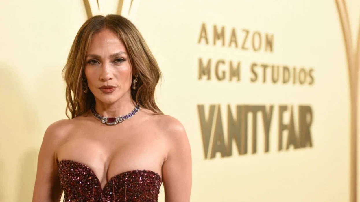 Jennifer Lopez sërish pa konkurrencë: Elegancë, guxim dhe shkëlqim pa moshë