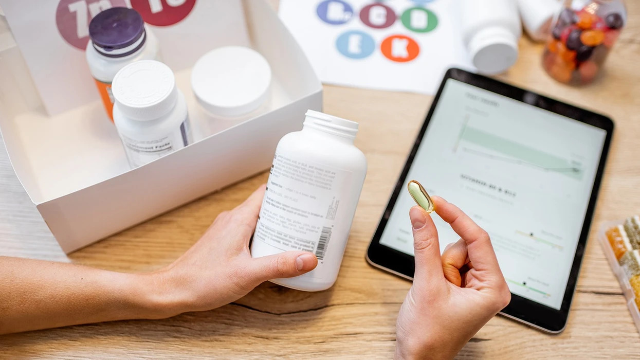 A po i merrni vitaminat B6, E dhe C pa këshillë mjeku? Ja kur “ndihma” mund të kthehet në problem